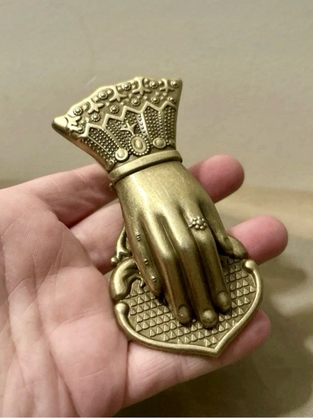 Gold hand clip